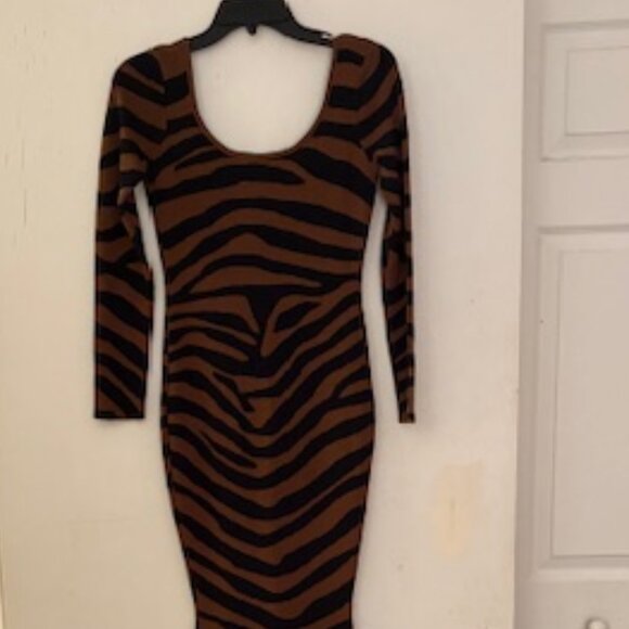 Fashion Nova Tiger Print Sweater Dress, Sz L, NWOT - Picture 7 of 8